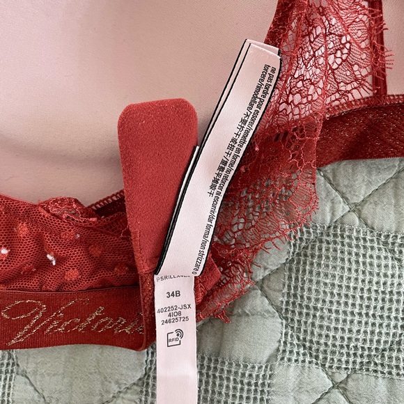 Victoria Secret Wireless CrissCross Bra - Picture 3 of 3